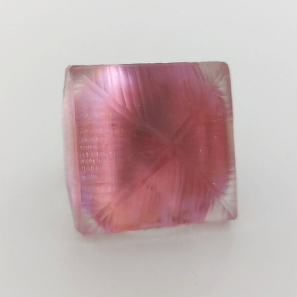 Lucite statement ring - pink pyramid, designer style (acrylic ring) - Picture 2 of 9